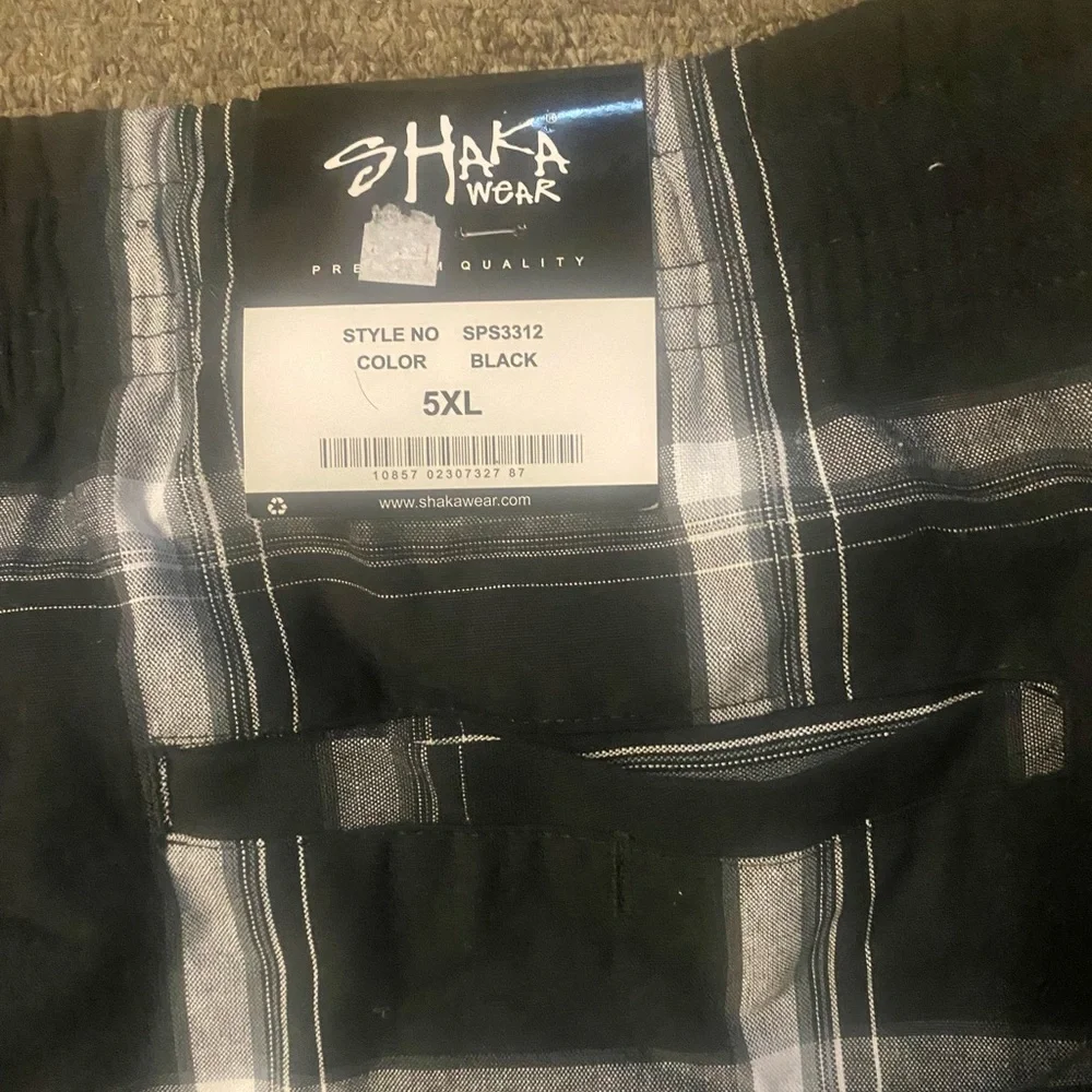 NWT…Mens shorts in size 5x….black and white shorts made by Shaka Wear - Picture 4 of 5
